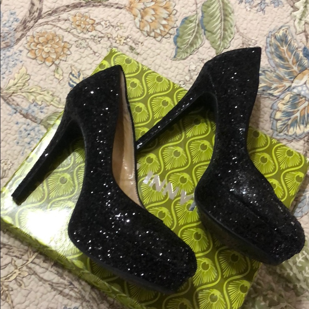 Gianni Bini Size 8 Black Sparkly Shoes